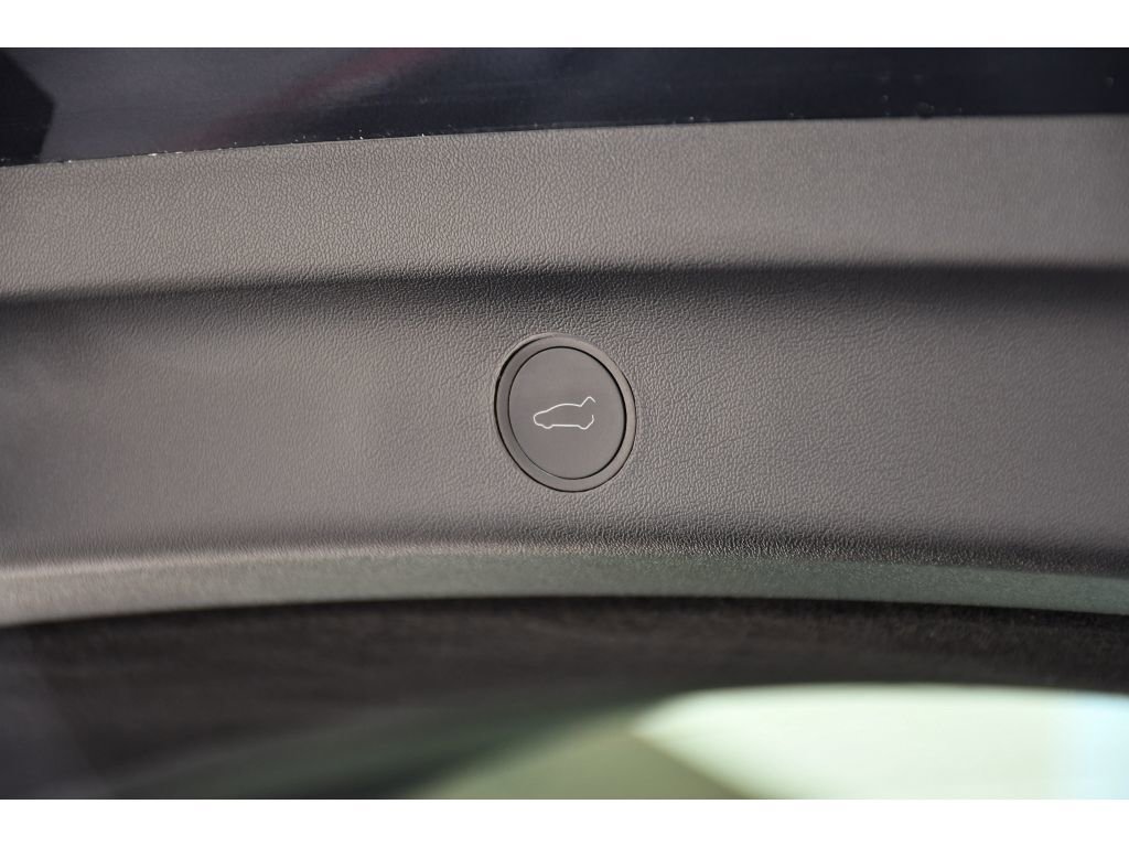 Used 2024 Tesla Model Y Long Range AWD/4WD image 25