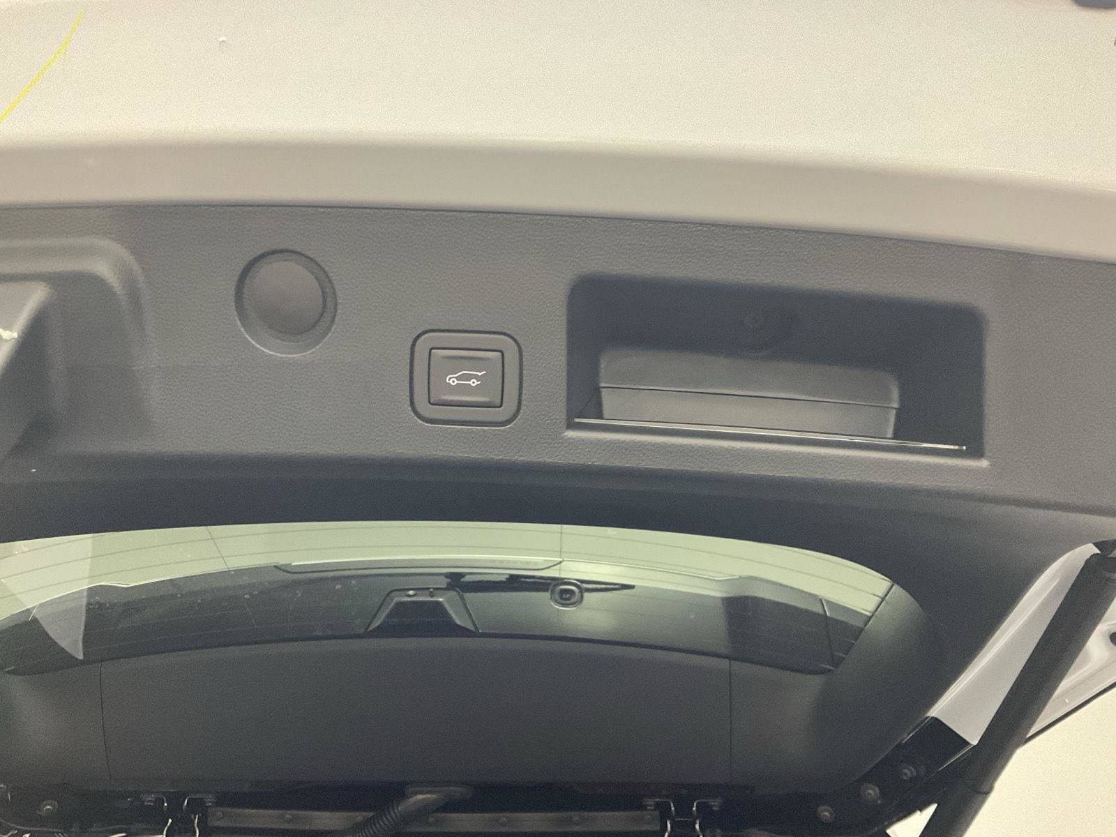 New 2027 Chevrolet Equinox RS w/ Safety and Technology Package FWD image 32