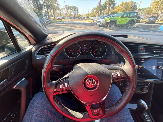 Used 2020 Volkswagen Tiguan SE R-Line FWD image 16