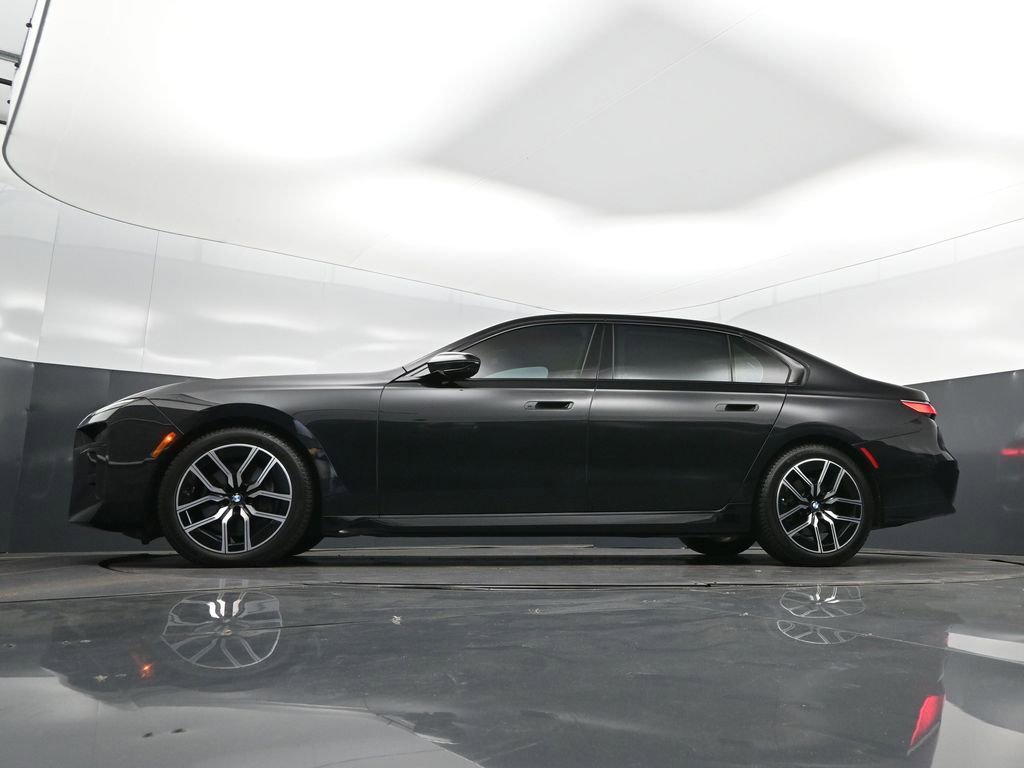 Used 2023 BMW 740i image 40