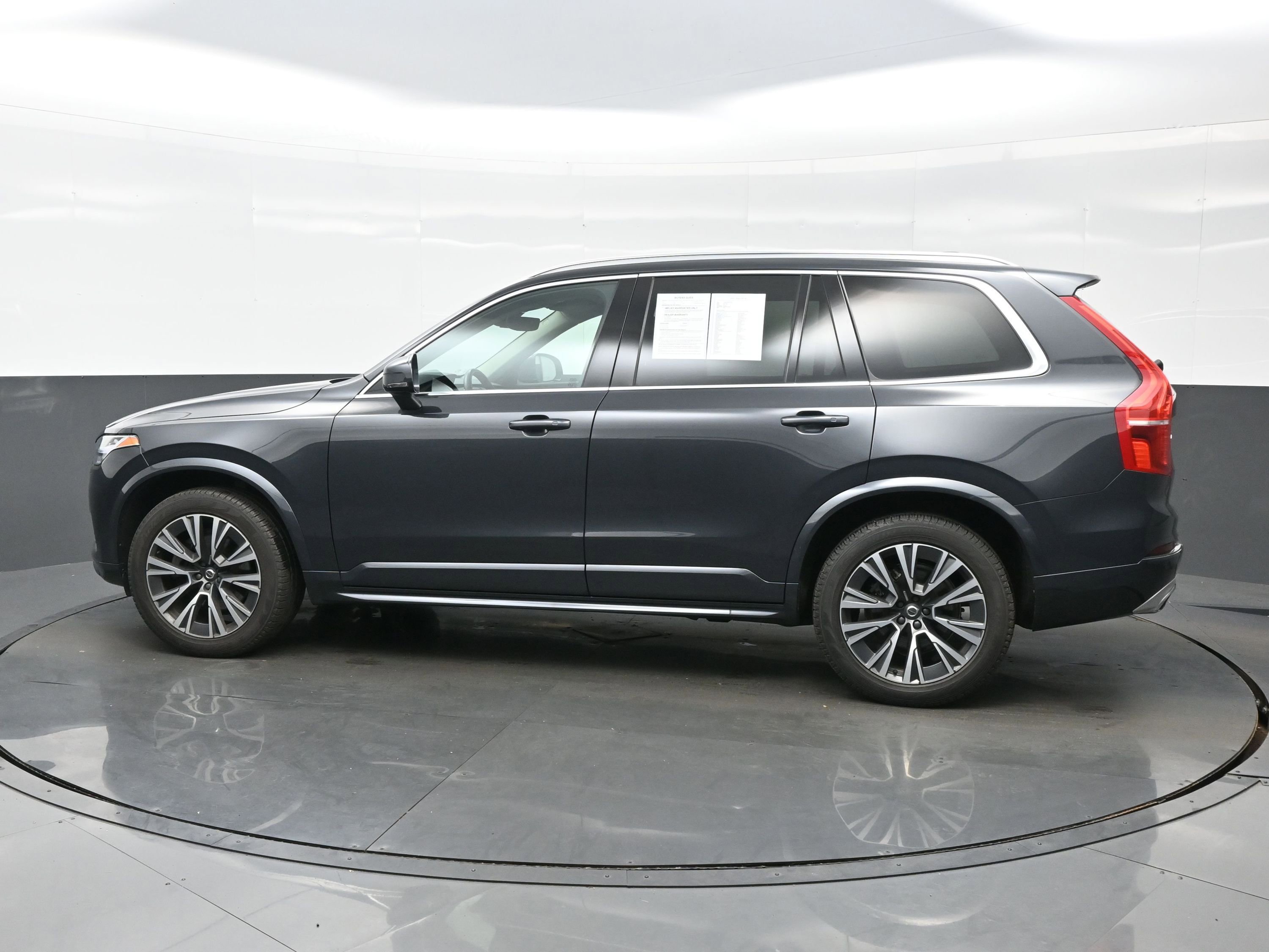 Used 2021 Volvo XC90 T6 Momentum w/ Advanced Package image 3