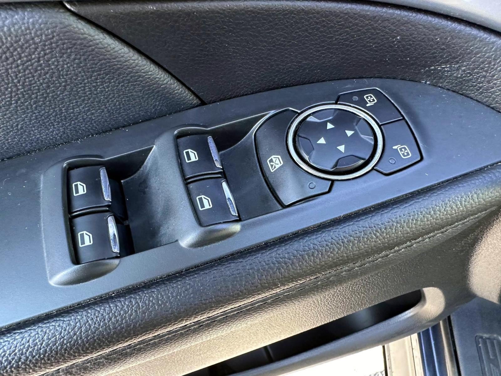 Used 2017 Ford Explorer XLT w/ Equipment Group 202A AWD/4WD image 9
