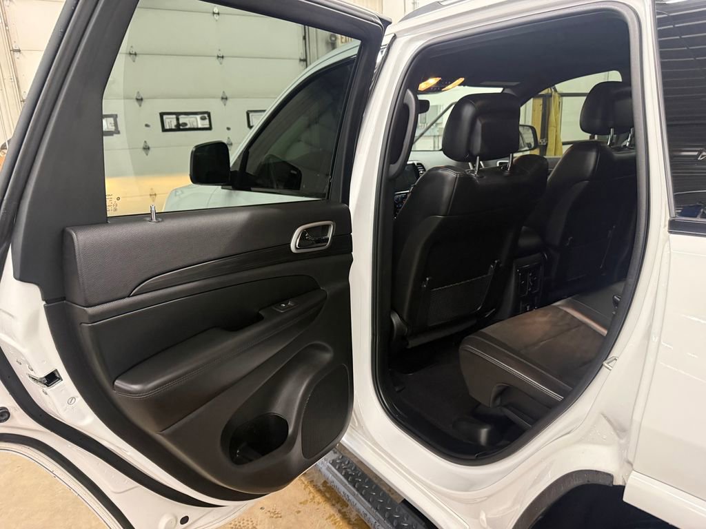 Used 2019 Jeep Grand Cherokee Altitude AWD/4WD image 25