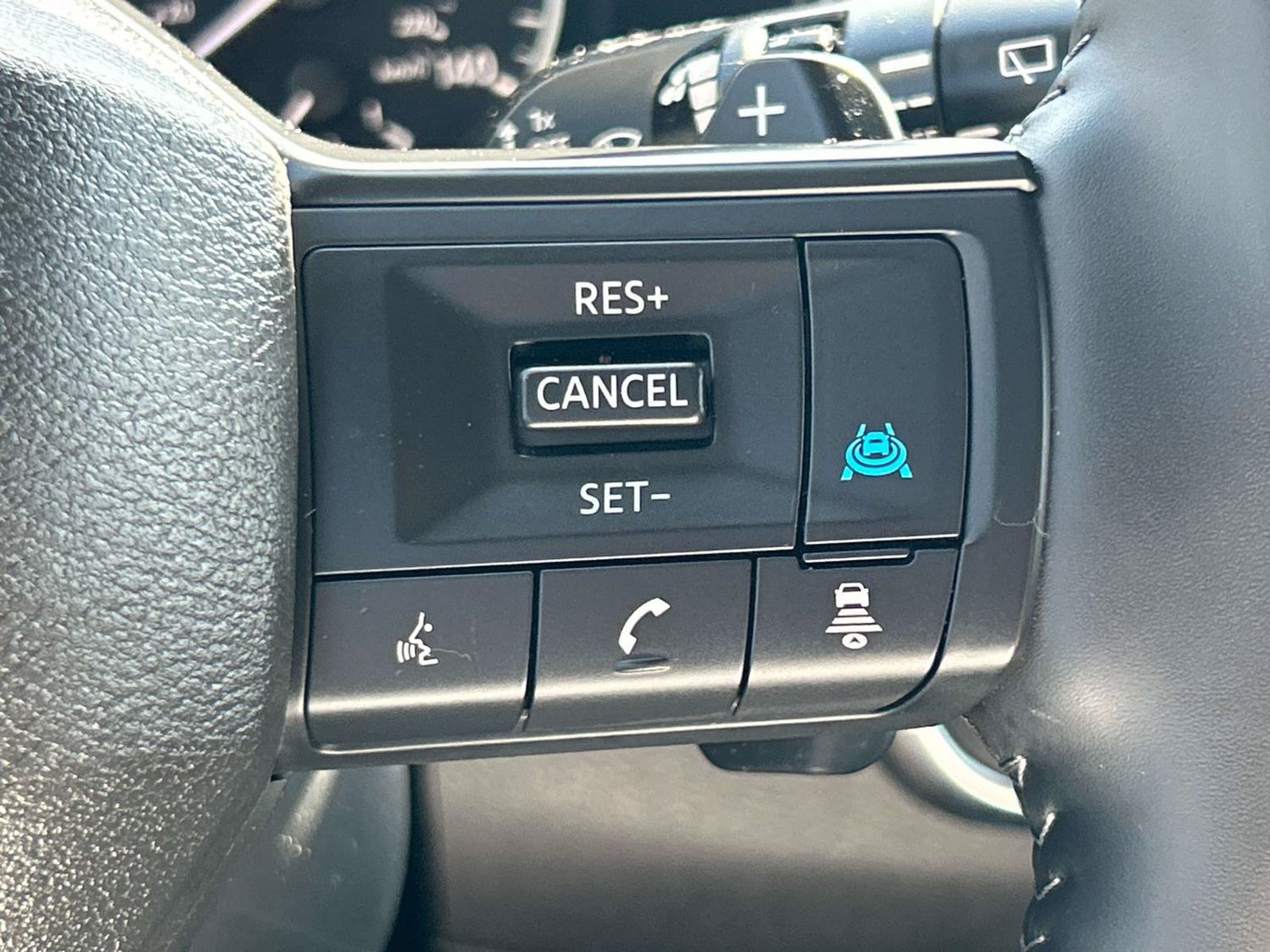 Used 2025 Nissan Rogue SV AWD/4WD image 33