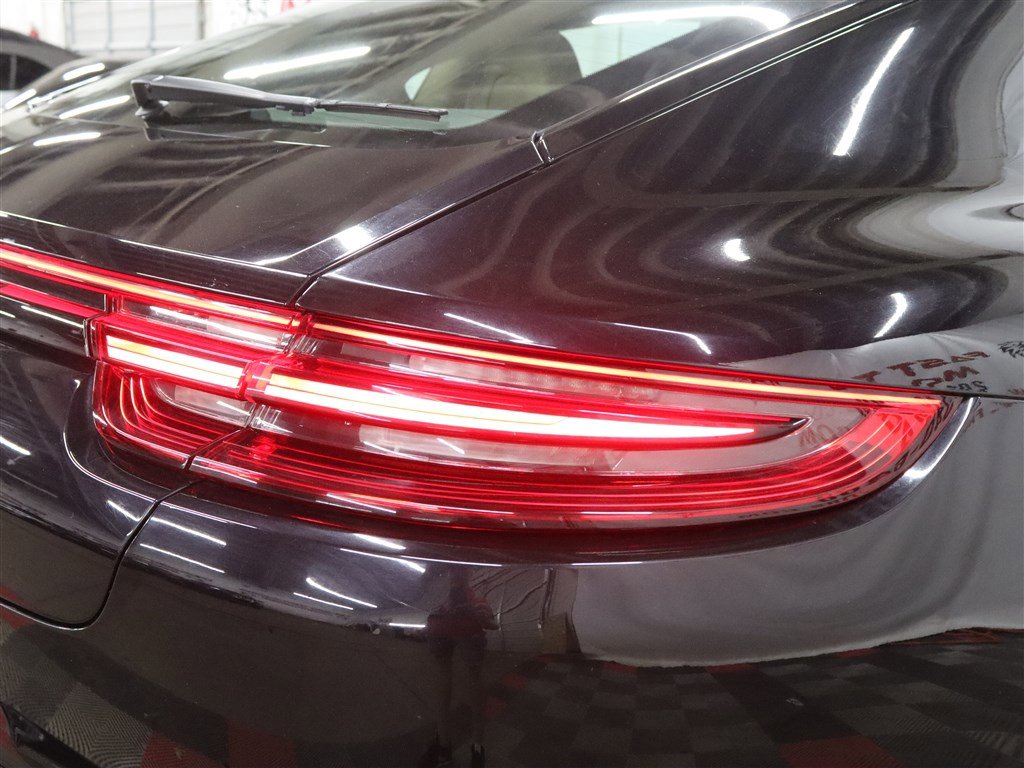 Used 2020 Porsche Panamera image 11