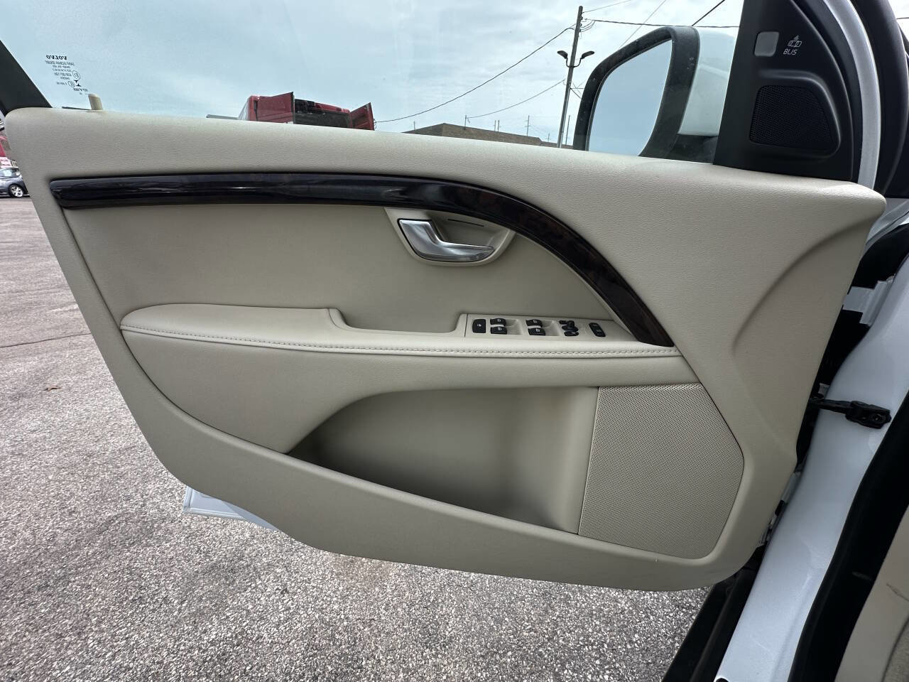 Used 2015 Volvo XC70 T6 Platinum w/ Protection Package image 21