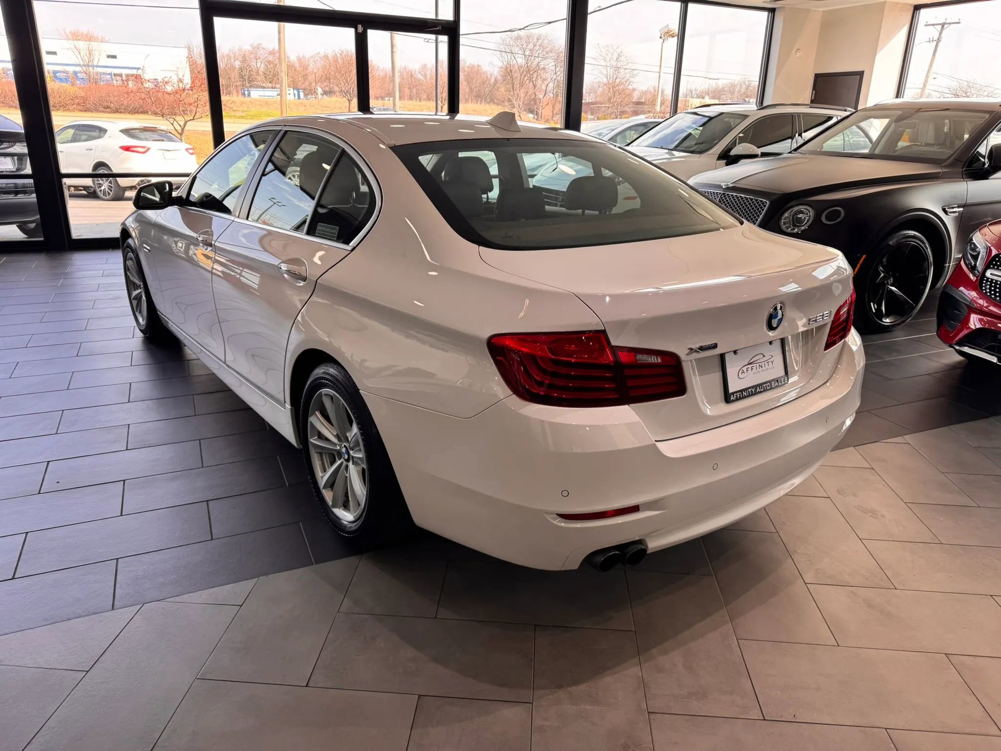 Used 2015 BMW 528i xDrive Sedan AWD/4WD image 3