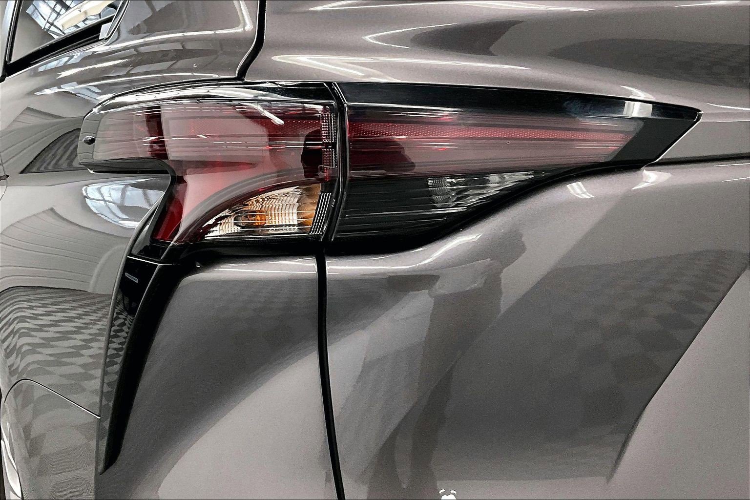 Used 2023 Toyota Sienna XLE FWD image 36