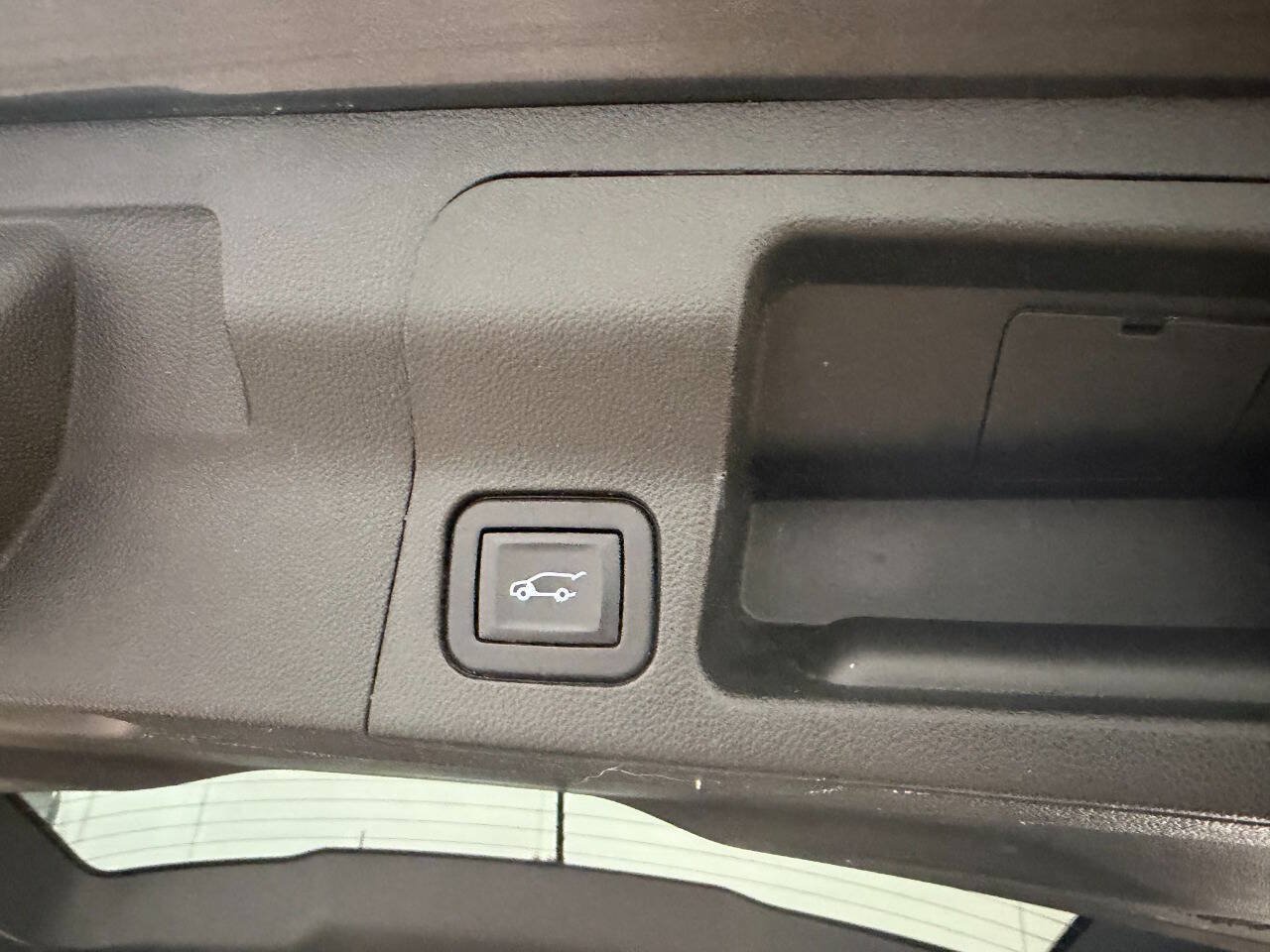 Used 2017 GMC Acadia SLE FWD image 16