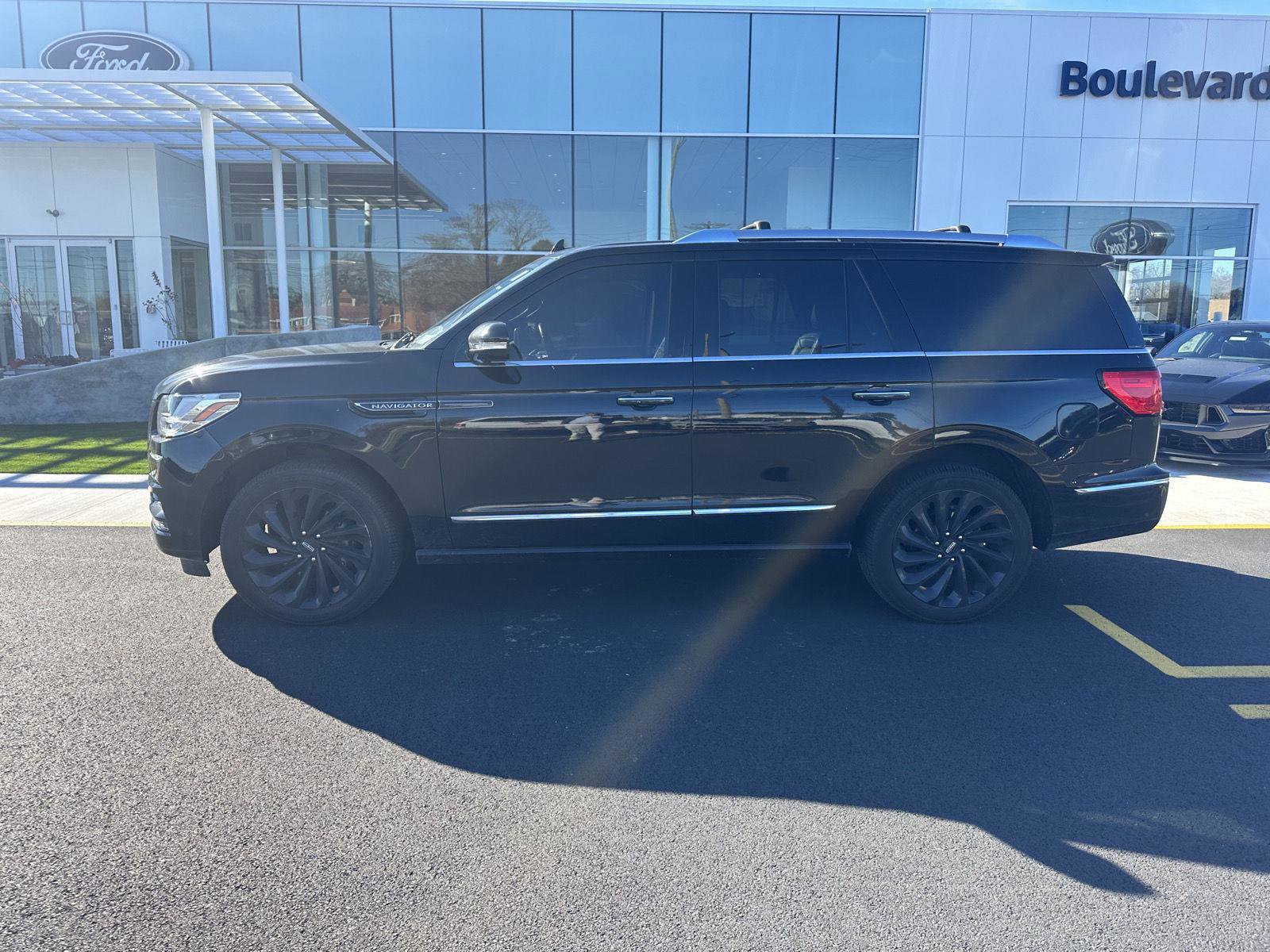 Used 2020 Lincoln Navigator Reserve w/ Equipment Group 208A Reserve image 8