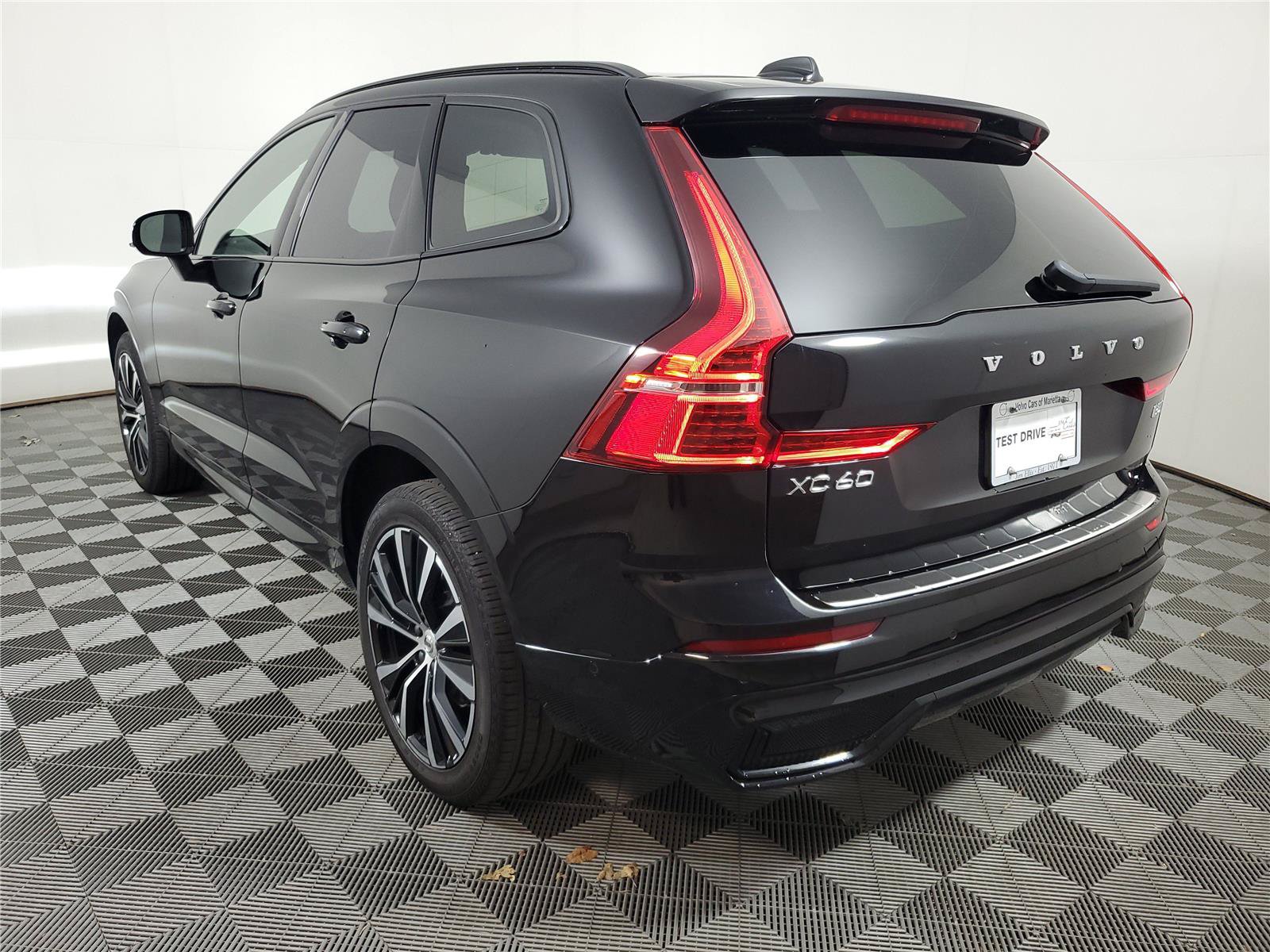 Certified 2025 Volvo XC60 B5 Ultra AWD/4WD image 4