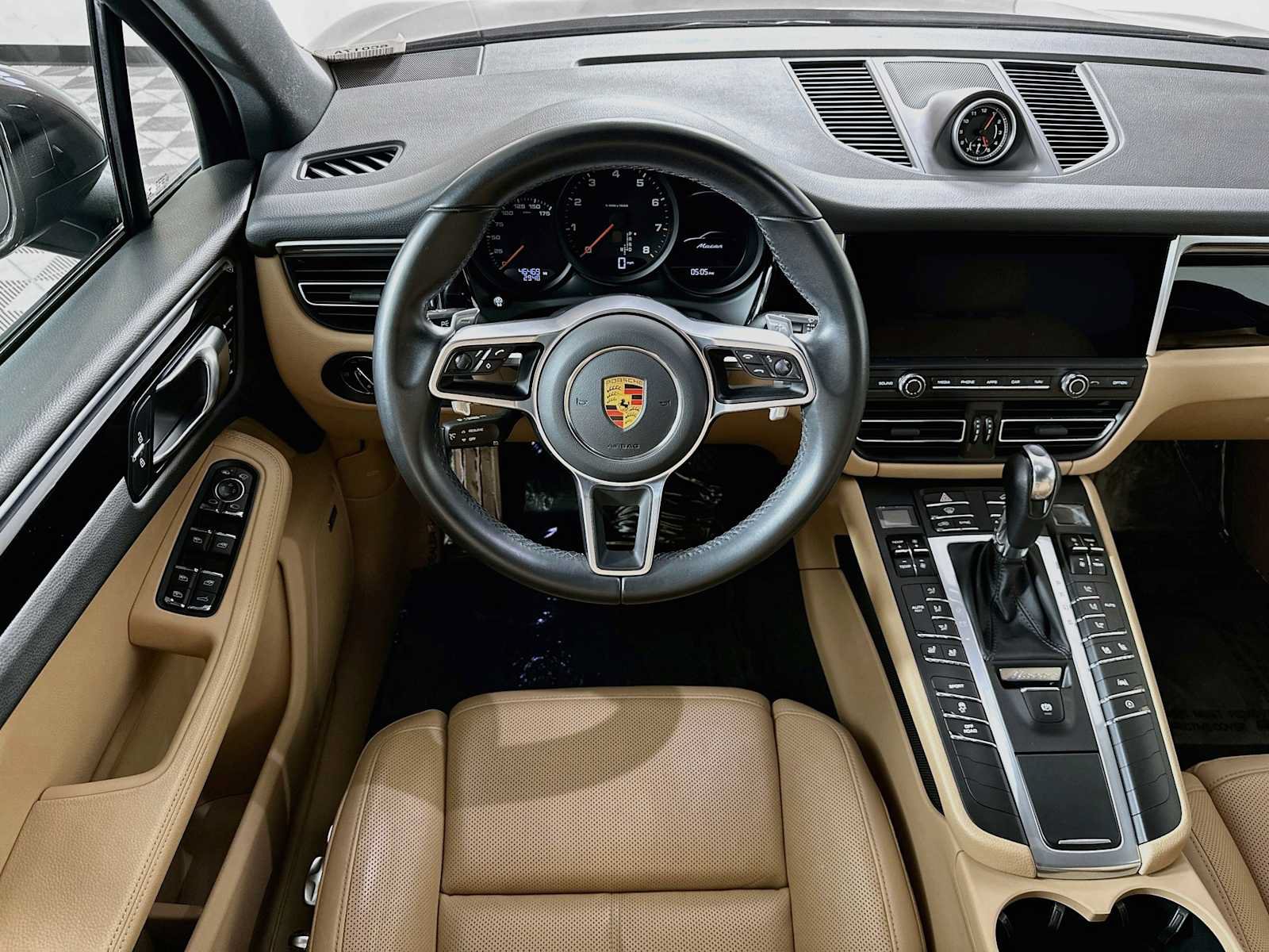 Certified 2021 Porsche Macan AWD/4WD image 24