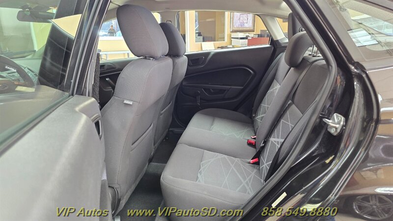 Used 2018 Ford Focus SE FWD image 22