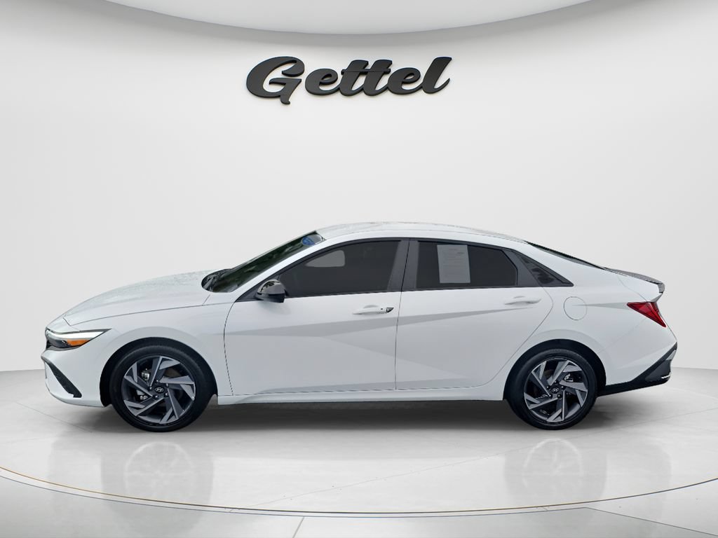 Certified 2025 Hyundai Elantra SEL FWD image 8