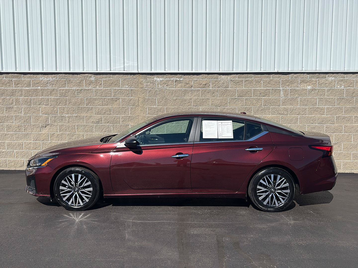 Used 2025 Nissan Altima 2.5 SV FWD image 36