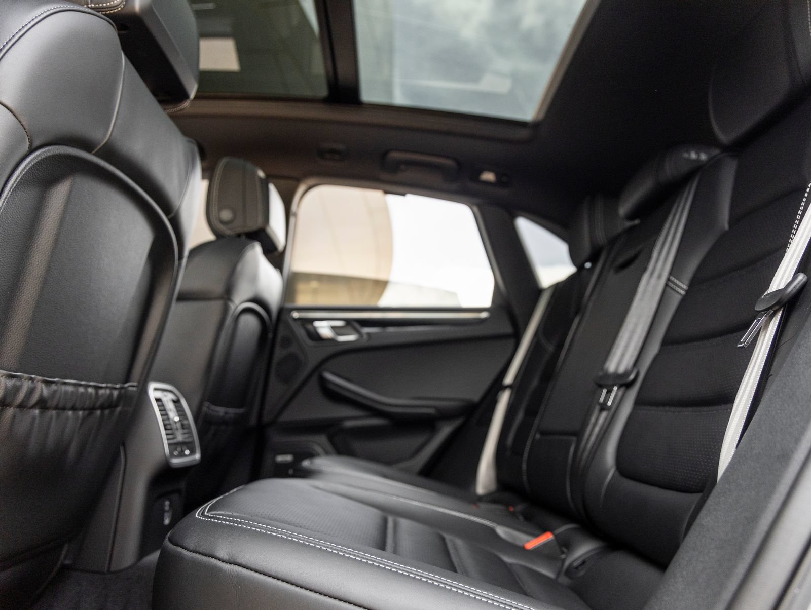 New 2026 Porsche Macan S AWD/4WD image 36