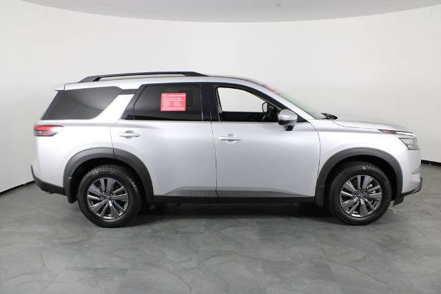 Certified 2023 Nissan Pathfinder SV FWD image 12