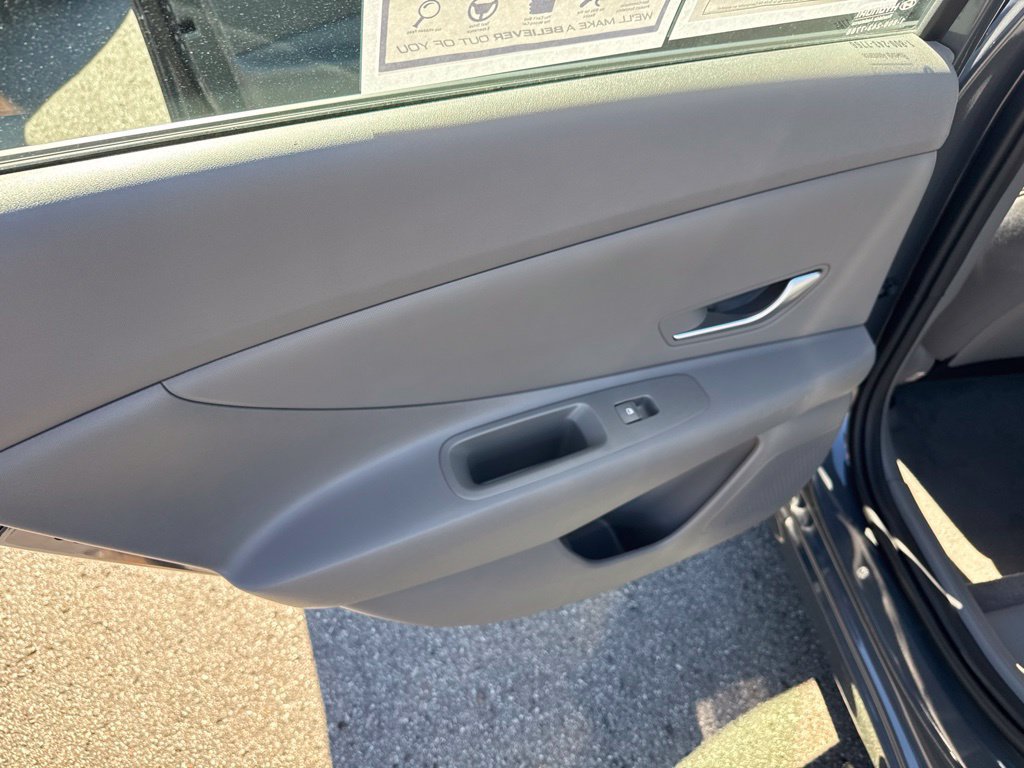Used 2023 Hyundai Elantra SEL FWD image 43