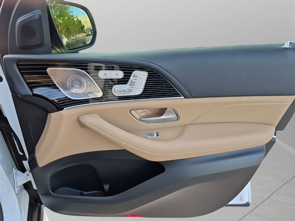 Used 2026 Mercedes-Benz GLS 580 4MATIC image 13