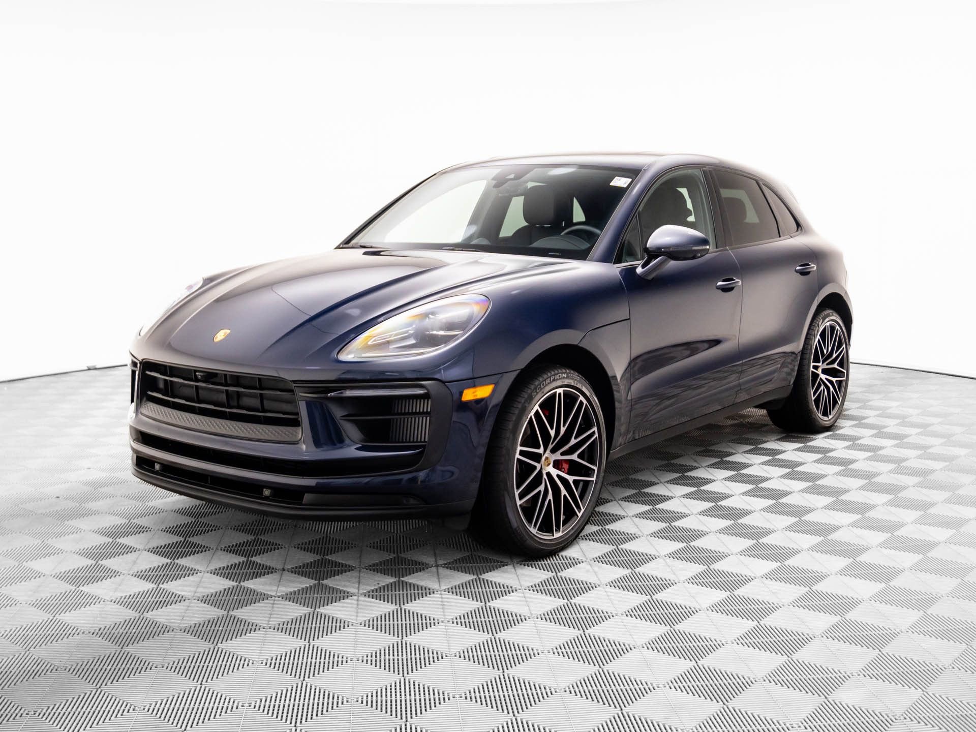 Certified 2022 Porsche Macan S image 1