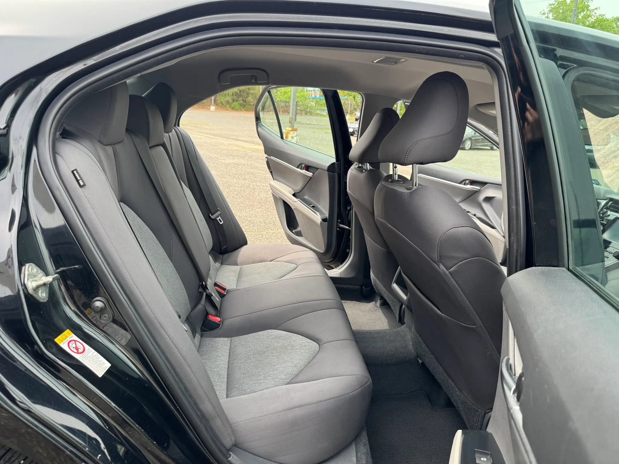 Used 2018 Toyota Camry LE FWD image 15