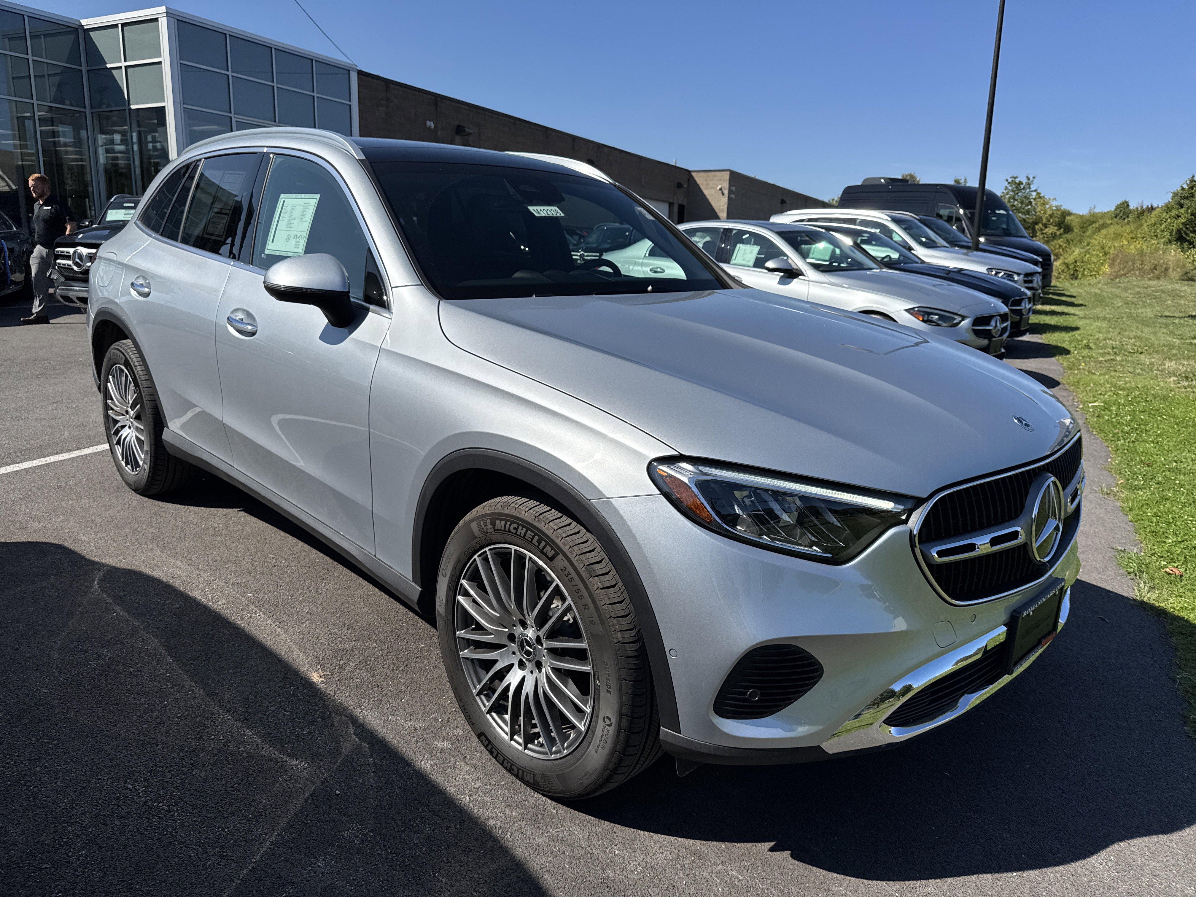 Used 2025 Mercedes-Benz GLC 300 4MATIC image 2