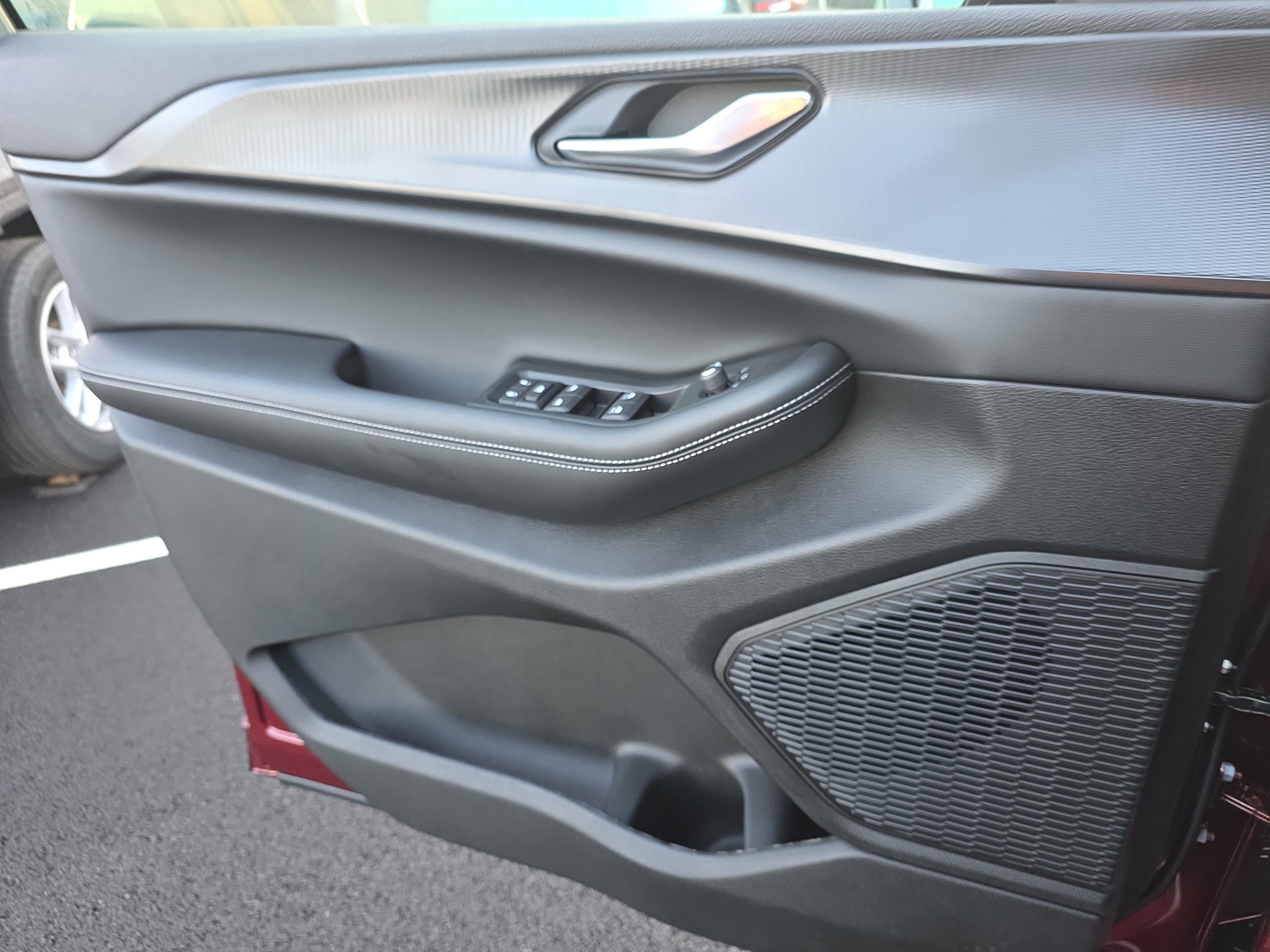 New 2025 Jeep Grand Cherokee Altitude image 12