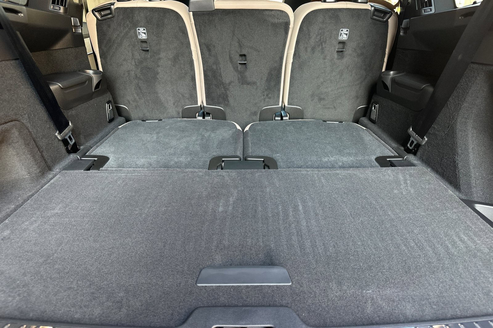 New 2026 Volvo XC90 B6 Plus w/ Protection Package Premier image 17