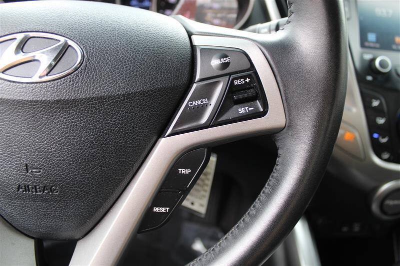 Used 2017 Hyundai Veloster FWD image 16