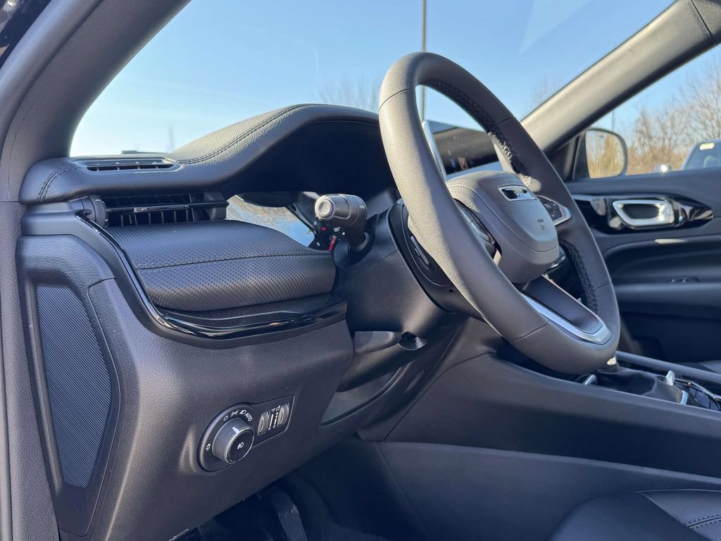 New 2026 Jeep Compass Latitude w/ Sun and Sound Group AWD/4WD image 2