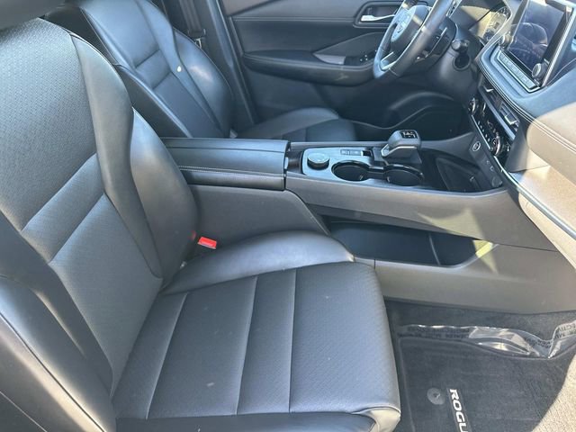 Used 2023 Nissan Rogue SV w/ SV Premium B Package image 10