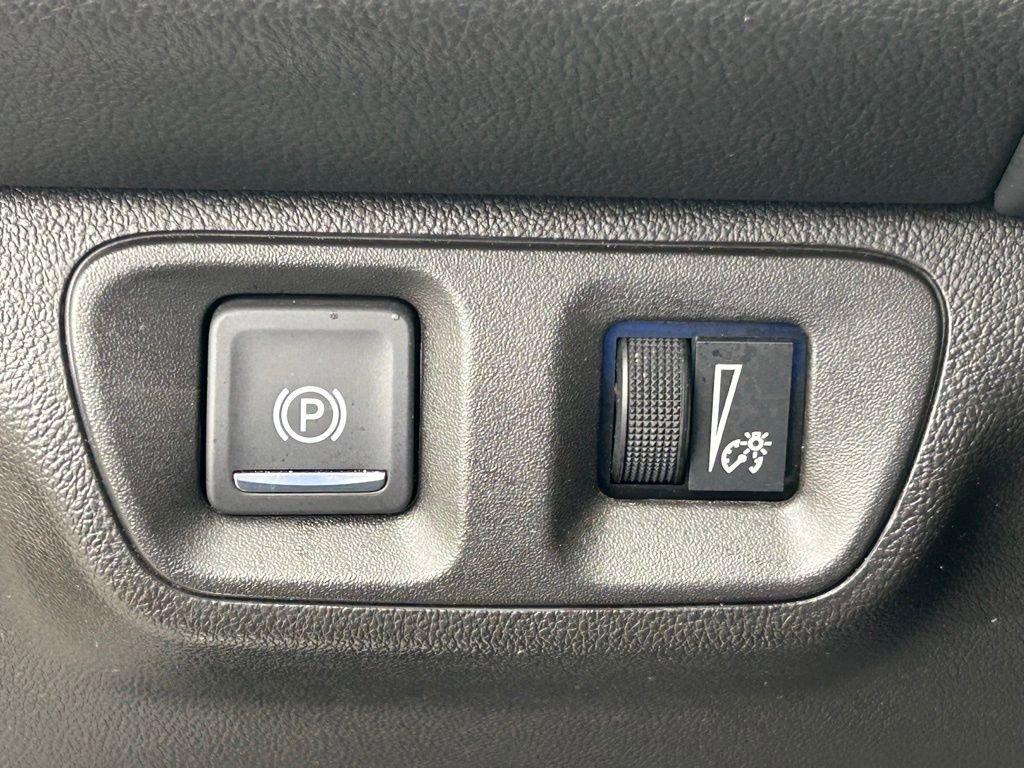 Used 2023 GMC Acadia SLT image 32