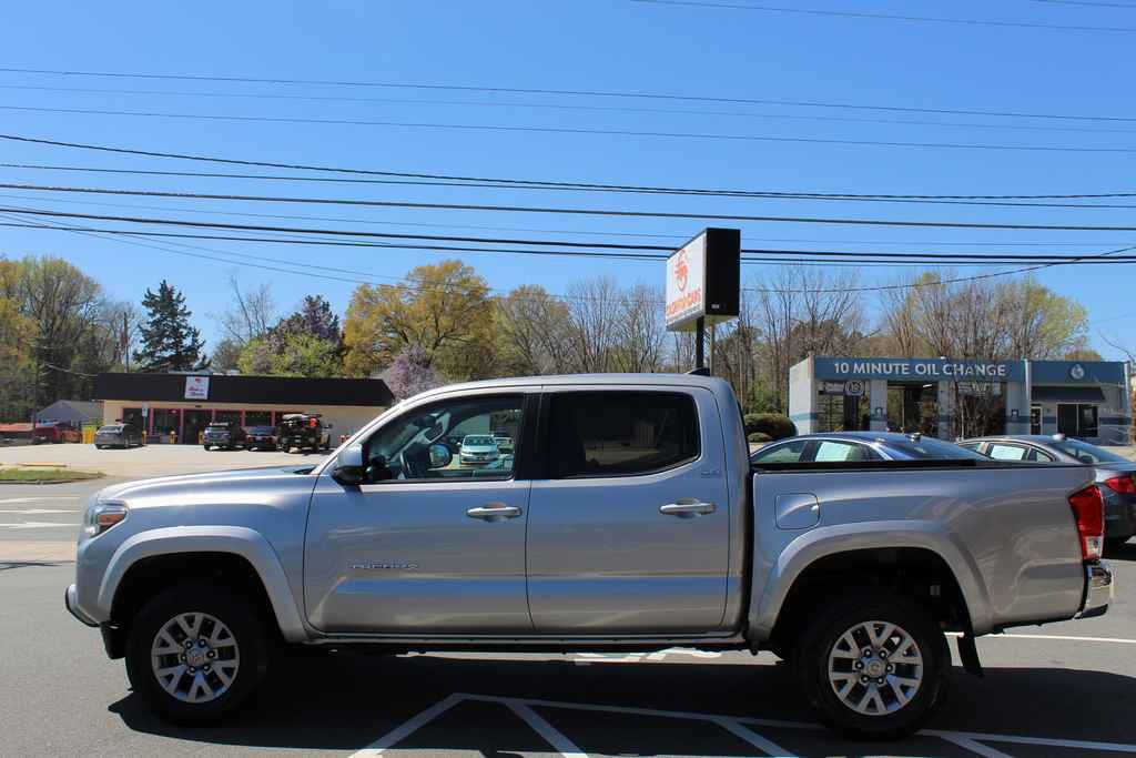 Used 2016 Toyota Tacoma SR5 w/ SR5 Appearance Package (SN) image 9