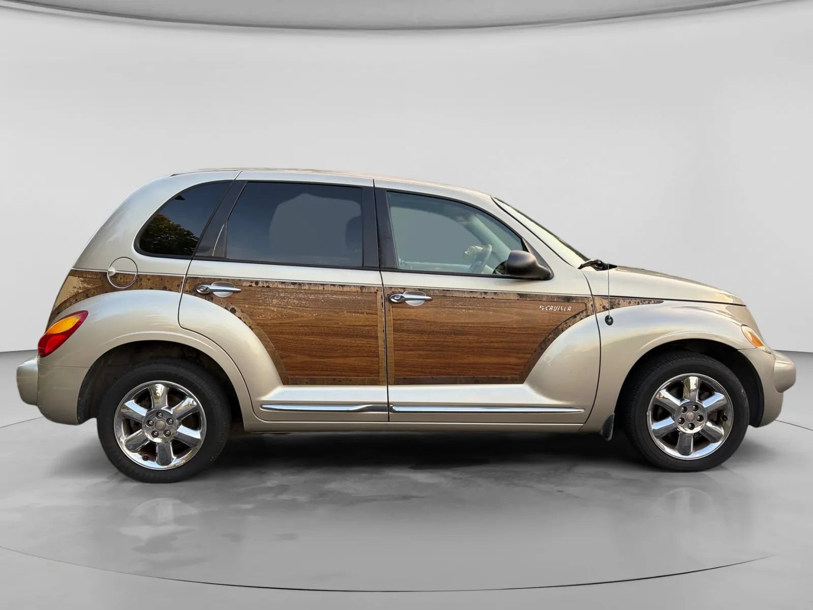Used 2005 Chrysler PT Cruiser Limited FWD image 6