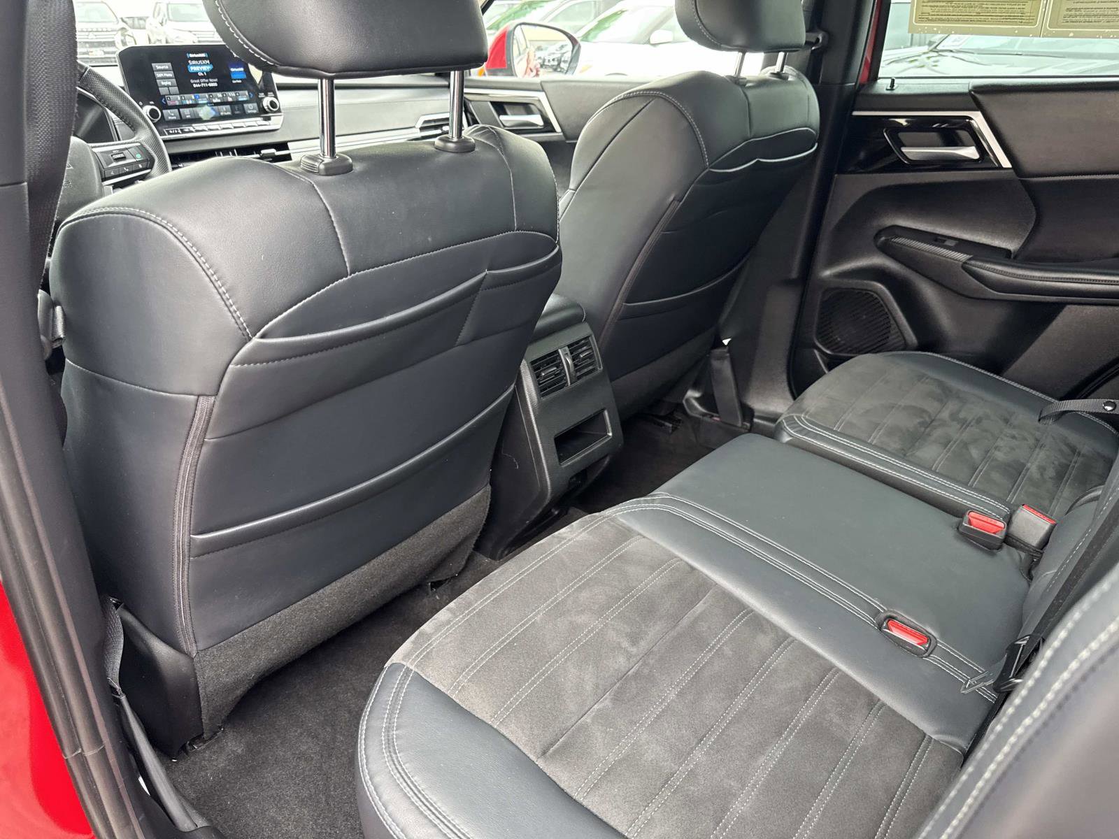 Used 2023 Mitsubishi Outlander SE FWD image 10