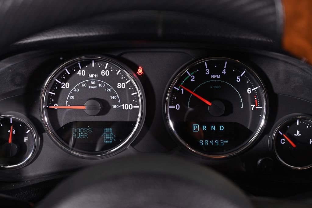 Used 2015 Jeep Wrangler Unlimited Sahara w/ Dual Top Group AWD/4WD image 17