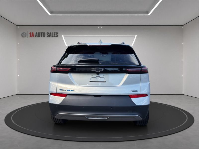 Used 2023 Chevrolet Bolt EUV Premier FWD image 4