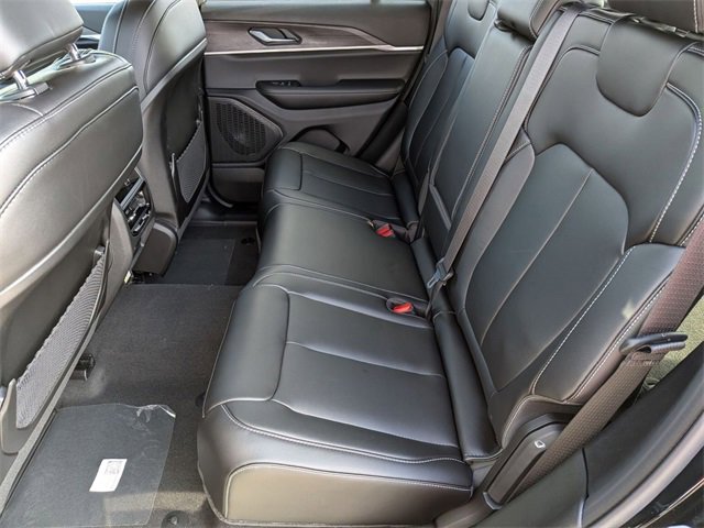 New 2025 Jeep Grand Cherokee Limited w/ Black Appearance Package image 25