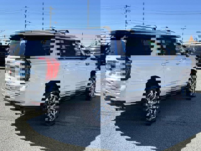 Used 2024 GMC Yukon XL Denali w/ Denali Reserve Package image 5