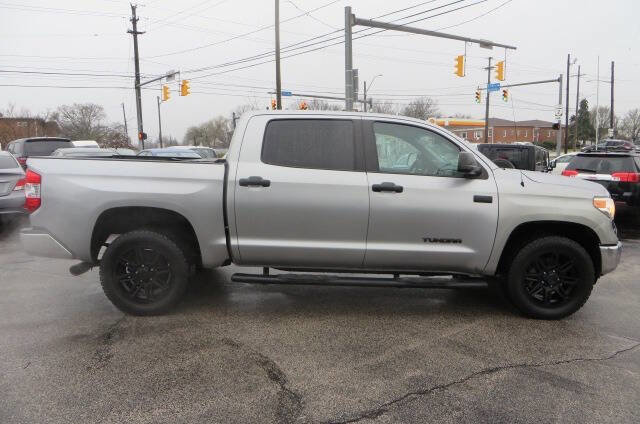 Used 2017 Toyota Tundra SR5 w/ SR5 Upgrade Package image 8