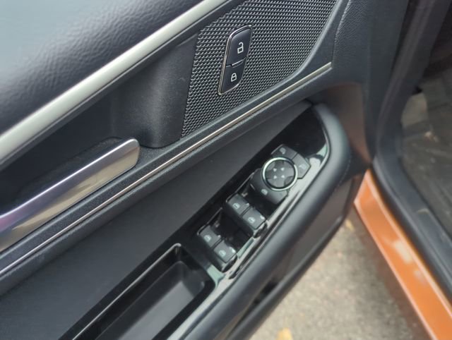 Used 2017 Ford Edge SEL image 13