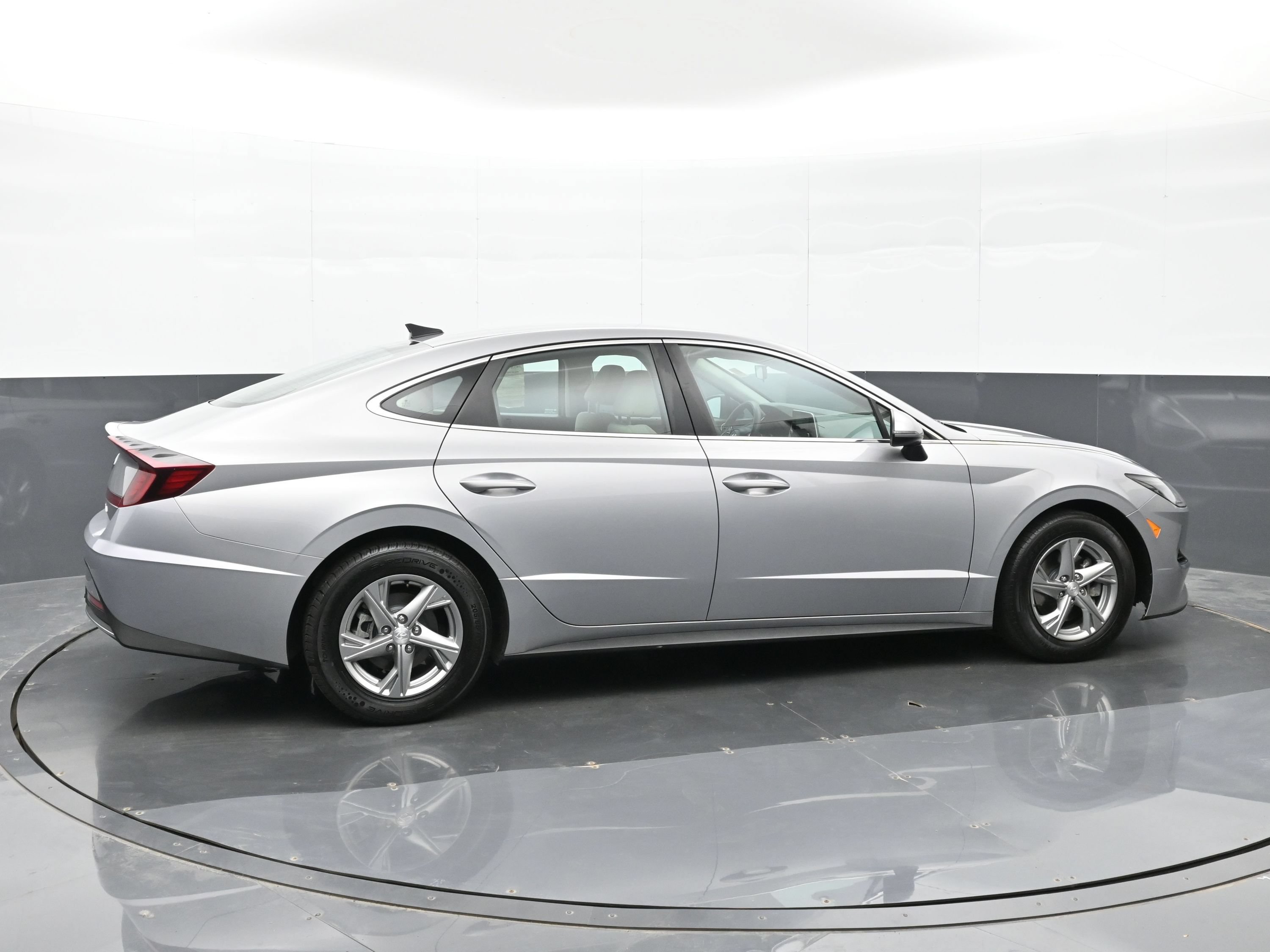 Certified 2023 Hyundai Sonata SE w/ Cargo Package FWD image 5
