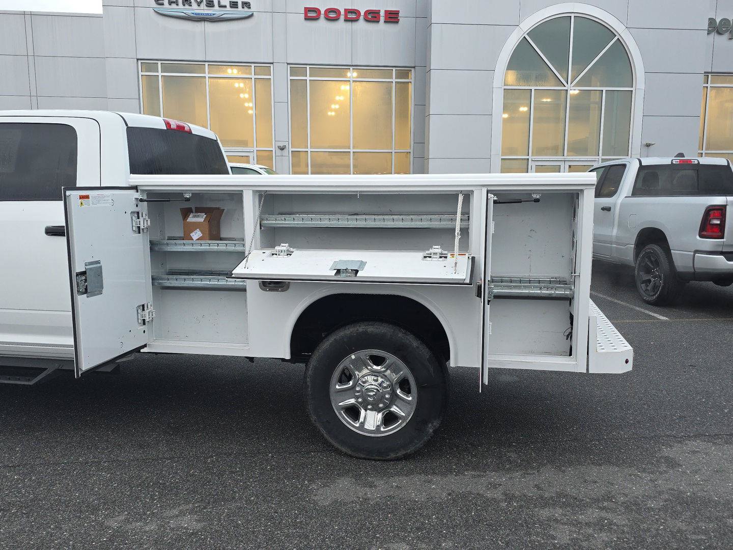 Used 2024 RAM 3500 Tradesman w/ Chrome Appearance Group AWD/4WD image 13