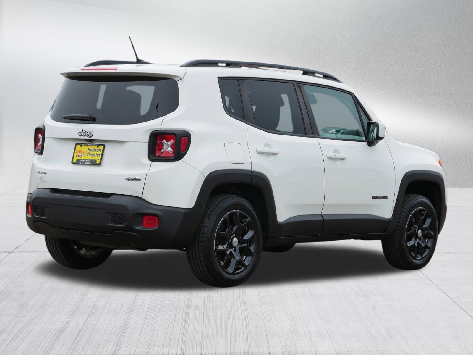 Used 2017 Jeep Renegade Latitude w/ Cold Weather Group image 7