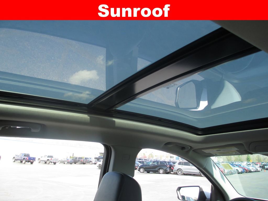 Used 2024 GMC Terrain SLT image 15