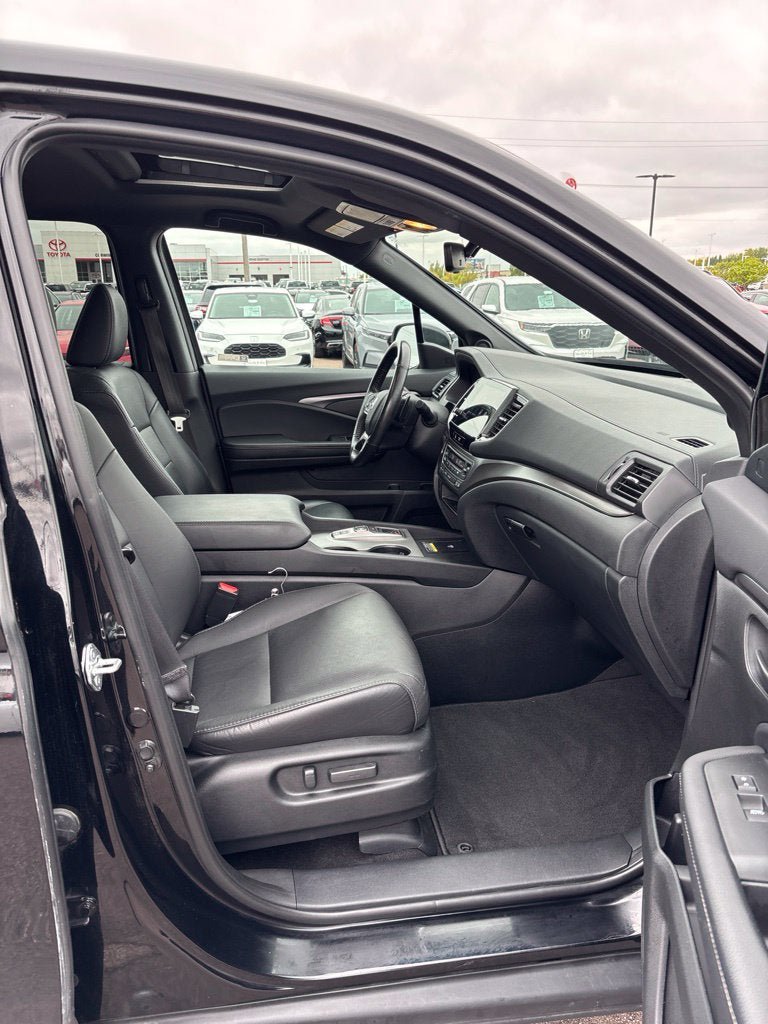 Used 2024 Honda Passport EX-L image 32