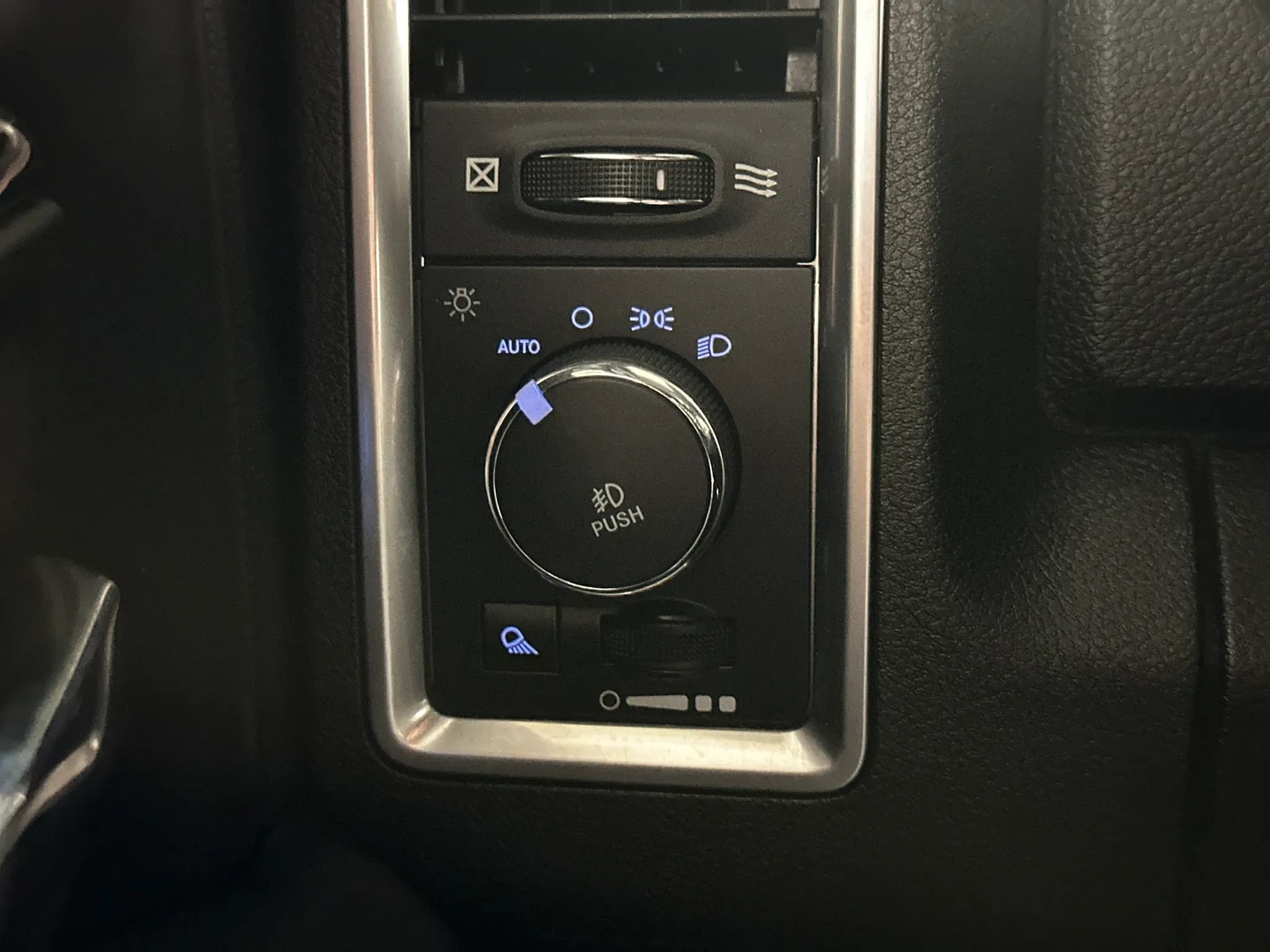 Used 2018 RAM 3500 Laramie Longhorn image 31