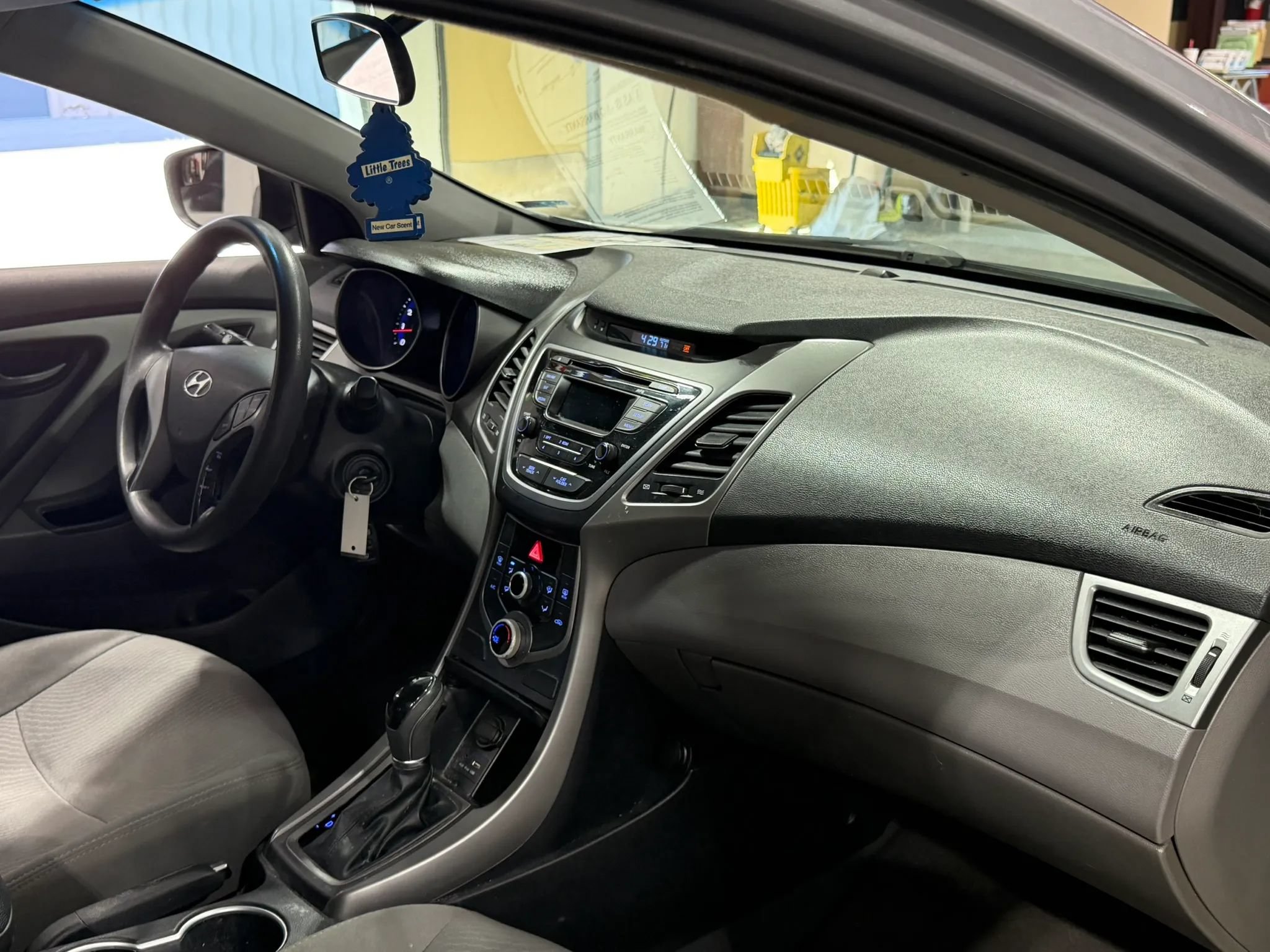 Used 2015 Hyundai Elantra SE FWD image 11
