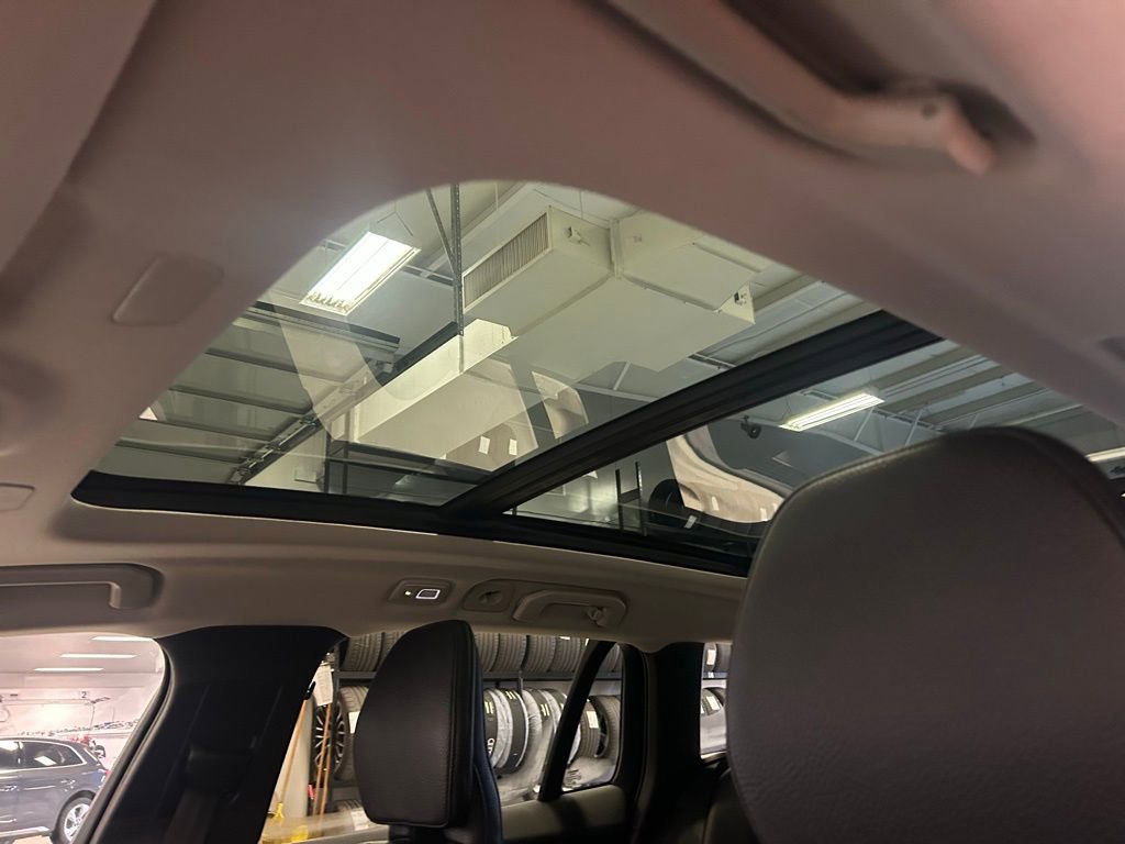 Used 2023 Volvo V60 B5 Cross Country Plus w/ Climate Package image 16