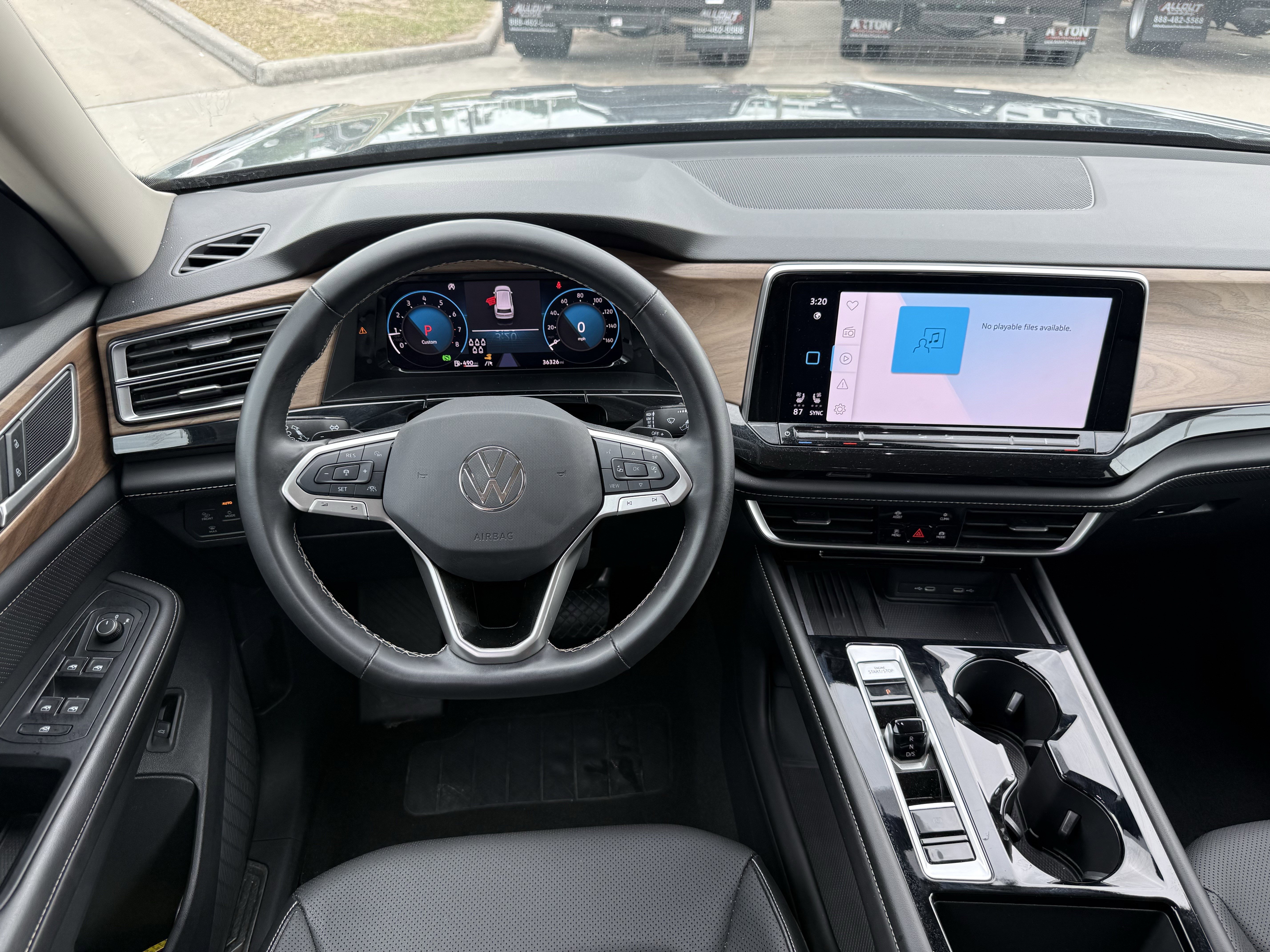 Used 2025 Volkswagen Atlas SE FWD image 15